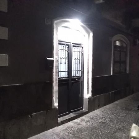 Vittorio Emanuele House Apartment คาตาเนีย ภายนอก รูปภาพ