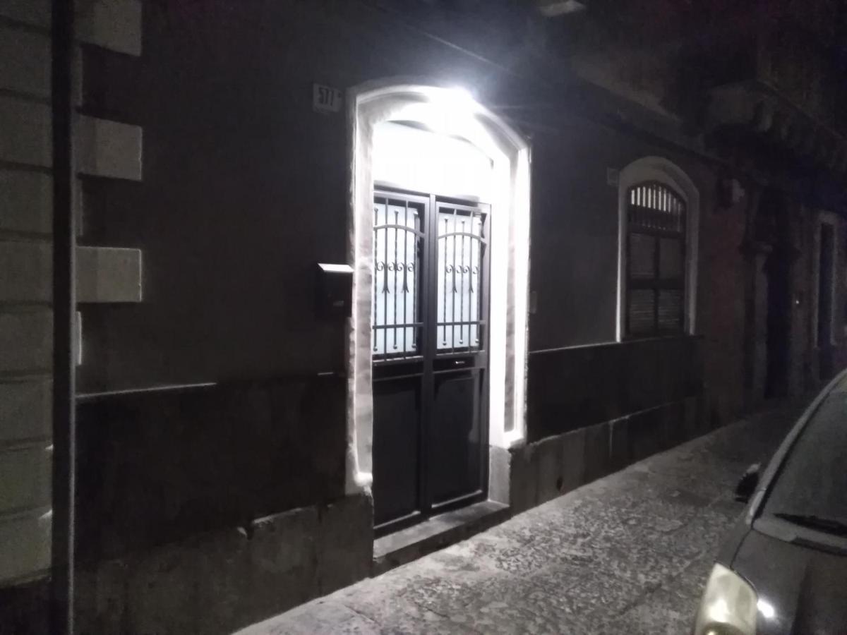 Vittorio Emanuele House Apartment คาตาเนีย ภายนอก รูปภาพ