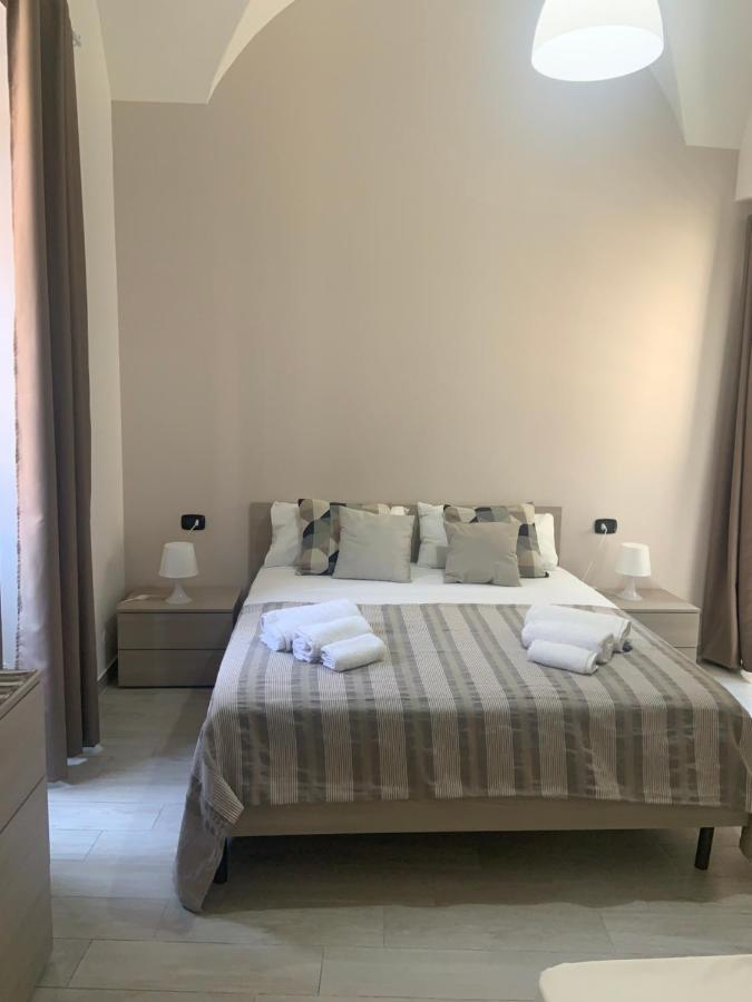 Vittorio Emanuele House Apartment คาตาเนีย ภายนอก รูปภาพ